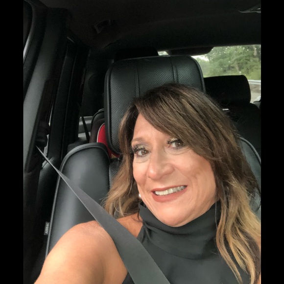 Meet your Posher, Lisa - Picture 1 of 1